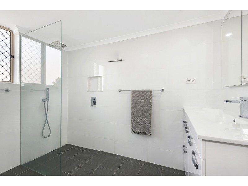 2/11 Mayfield Road, Carina QLD 4152