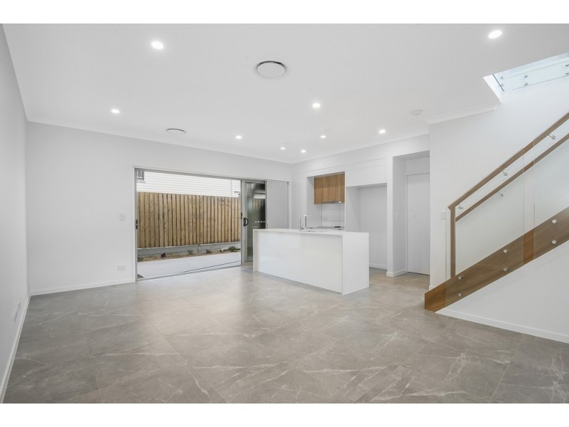 2/68 Dickenson St, Carina QLD 4152