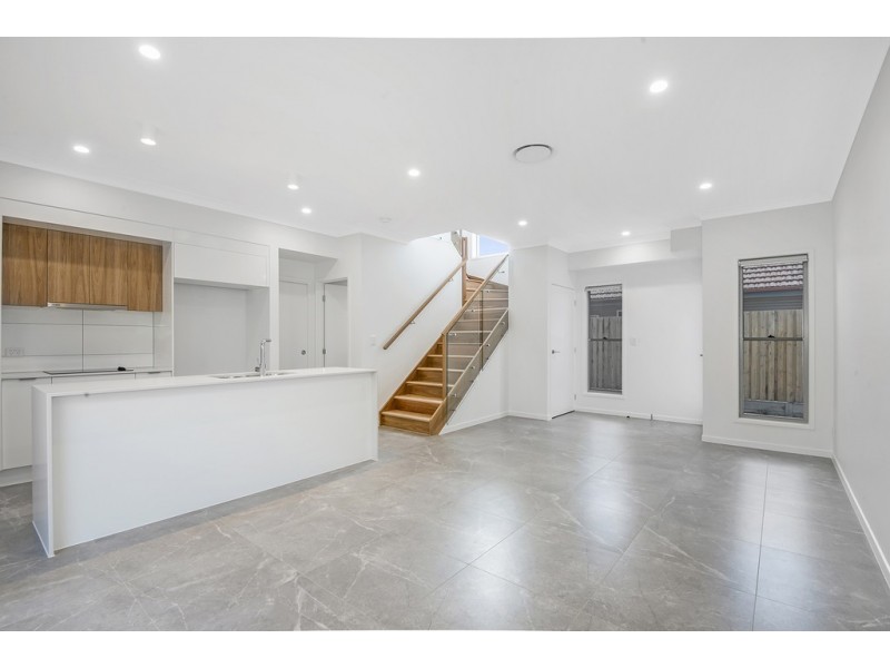 2/68 Dickenson St, Carina QLD 4152