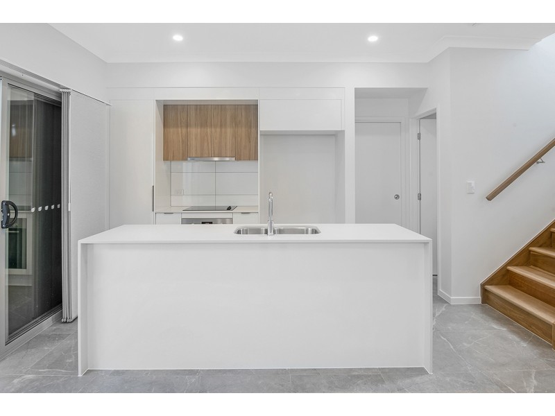 2/68 Dickenson St, Carina QLD 4152