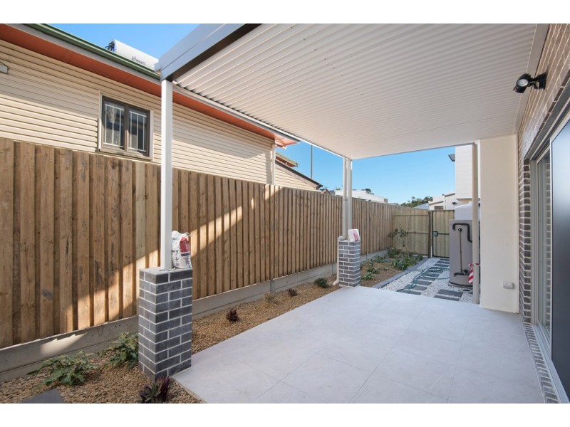 2/68 Dickenson St, Carina QLD 4152