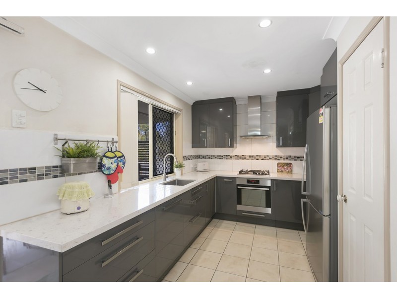 11 NOOSA PLACE, Carindale QLD 4152