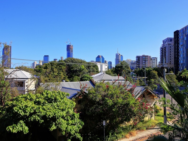 15 239 SHAFSTON AVENUE, Kangaroo Point QLD 4169