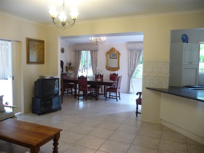 8  Merion Place, Carindale QLD 4152