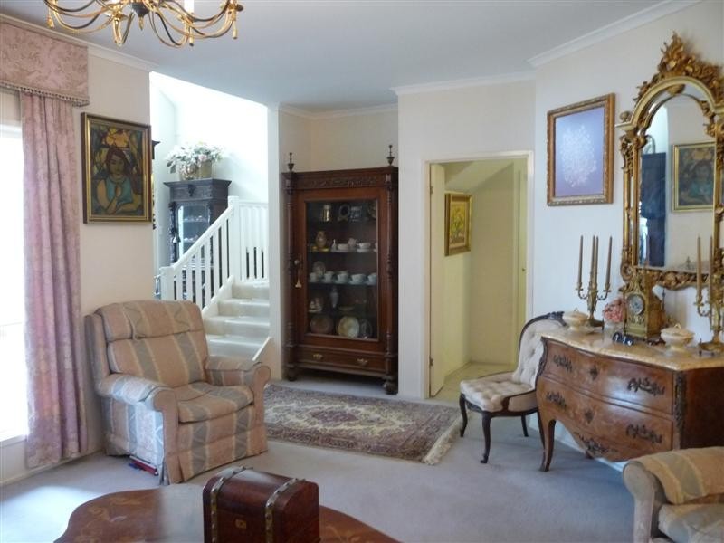 8  Merion Place, Carindale QLD 4152