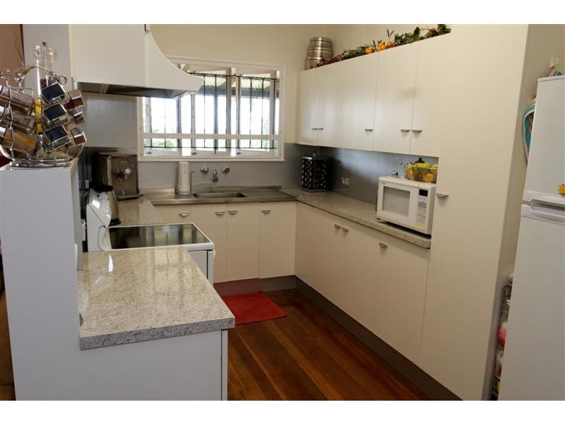 1 Bernecker Street, Carina QLD 4152