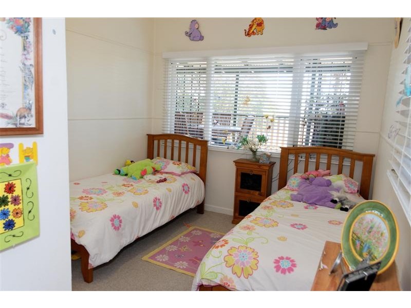 1 Bernecker Street, Carina QLD 4152