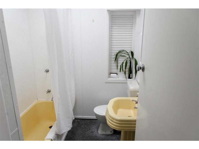 1 Bernecker Street, Carina QLD 4152