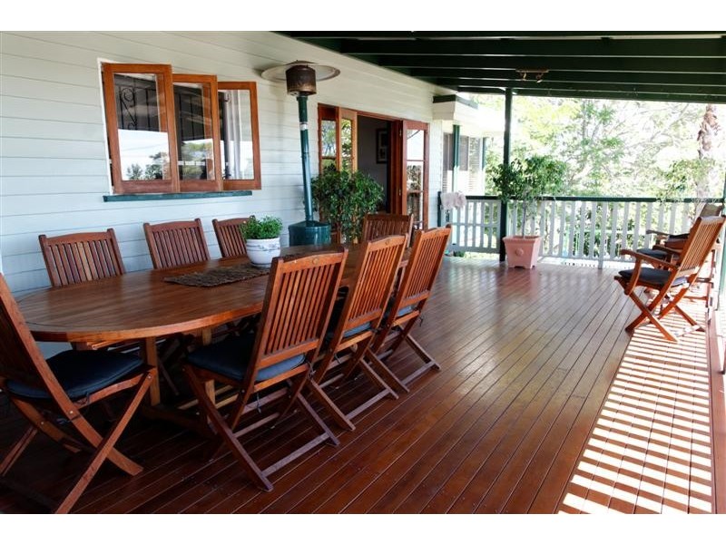 1 Bernecker Street, Carina QLD 4152