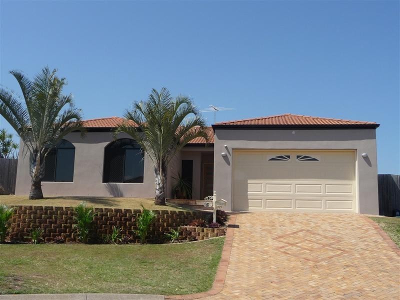 5 Winchcombe Court, Carindale QLD 4152