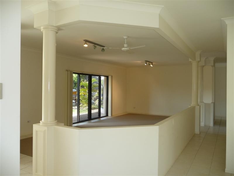 5 Winchcombe Court, Carindale QLD 4152