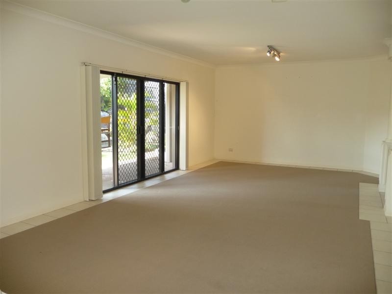 5 Winchcombe Court, Carindale QLD 4152