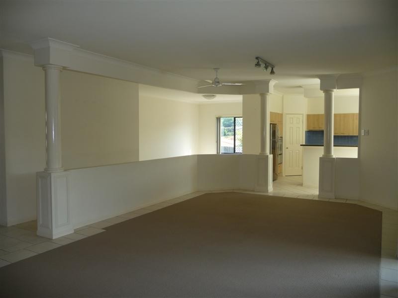 5 Winchcombe Court, Carindale QLD 4152