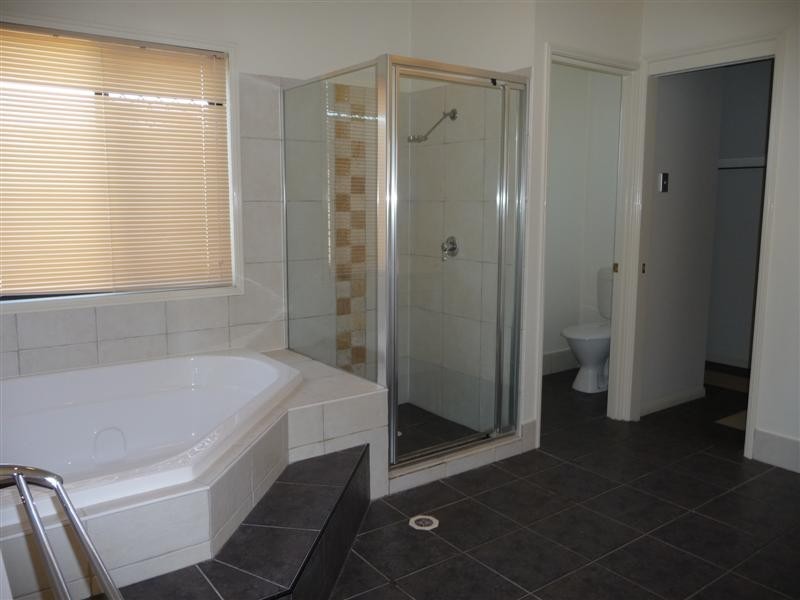 5 Winchcombe Court, Carindale QLD 4152