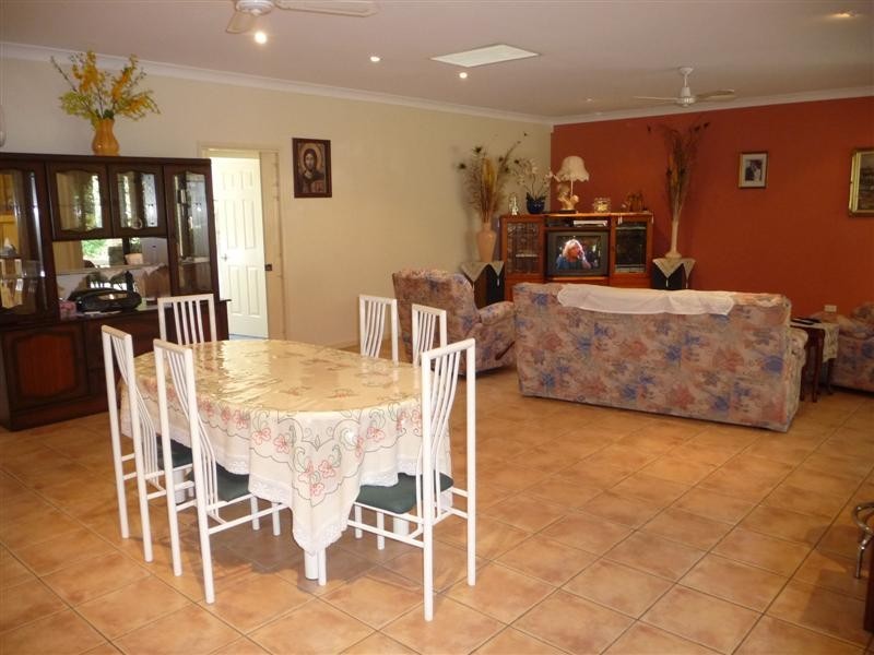 18  Narrabeen Crescent, Carindale QLD 4152