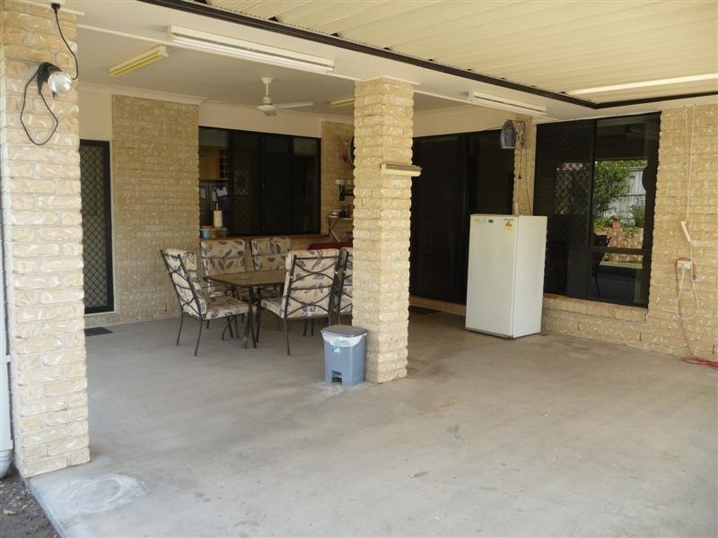 18  Narrabeen Crescent, Carindale QLD 4152
