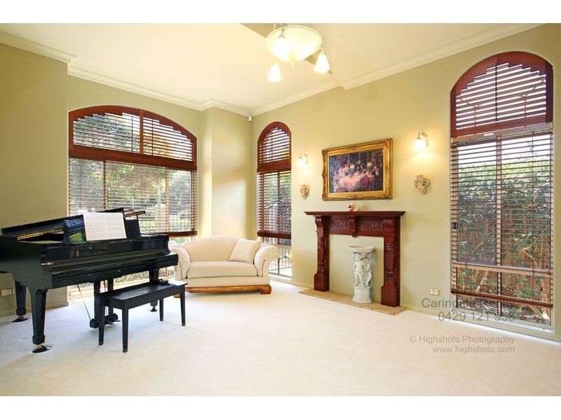 19  Woodland Street, Carindale QLD 4152