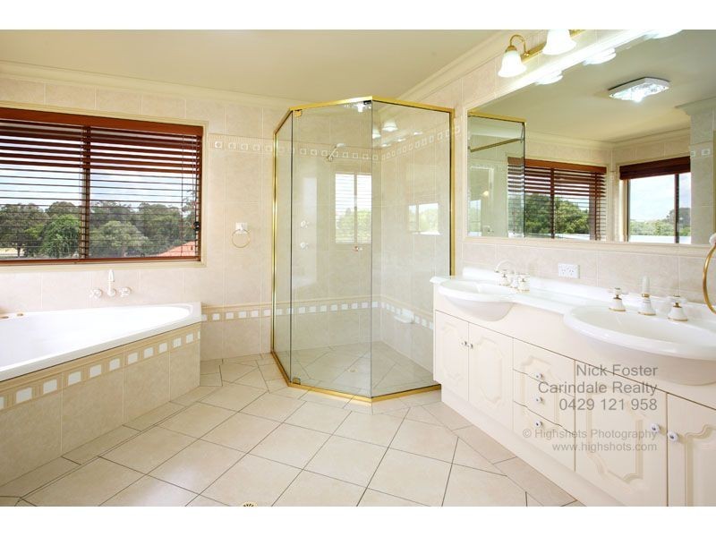 19  Woodland Street, Carindale QLD 4152