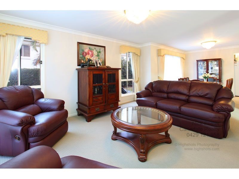 12 Kilburn Close, Carindale QLD 4152