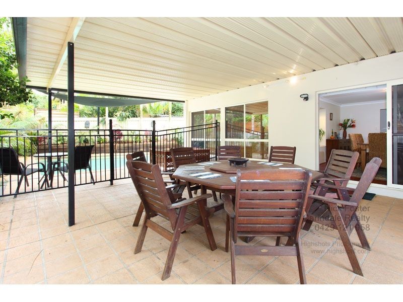 12 Kilburn Close, Carindale QLD 4152