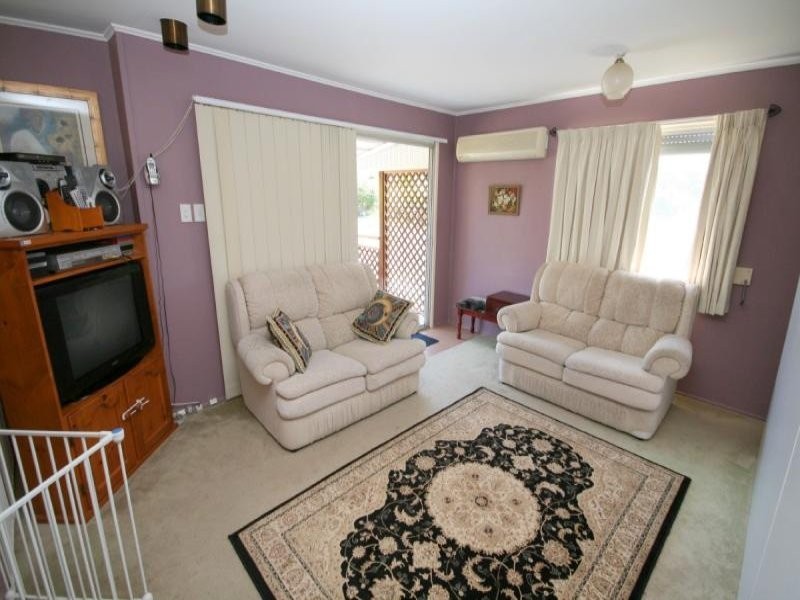 18  Clare Avenue, Wynnum West QLD 4178