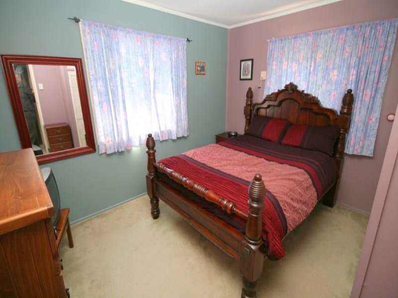 18  Clare Avenue, Wynnum West QLD 4178