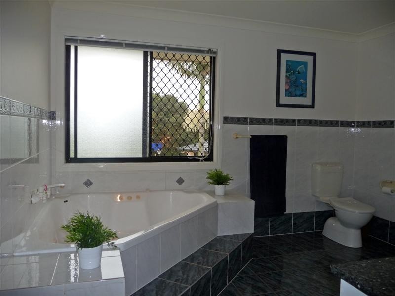 5 Duthie Court, Carindale QLD 4152