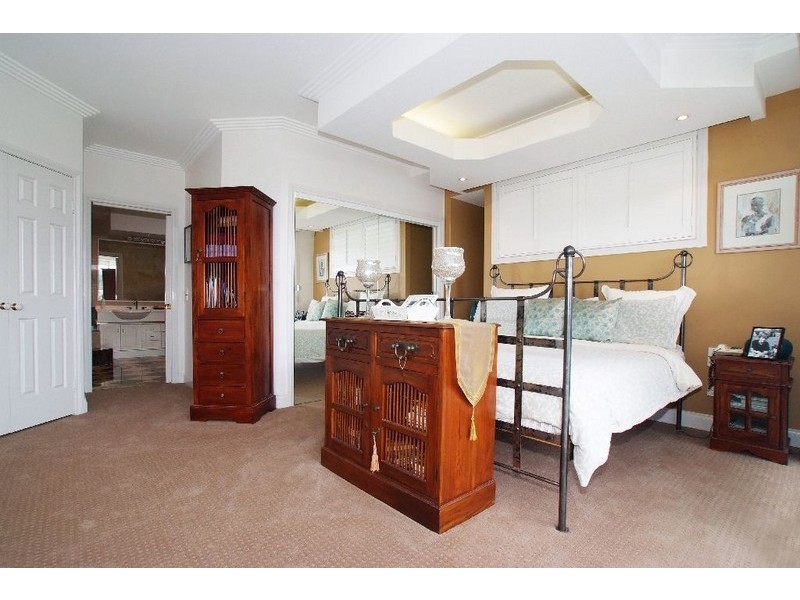 5 Tappin Court, Carindale QLD 4152