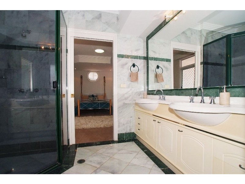 5 Tappin Court, Carindale QLD 4152