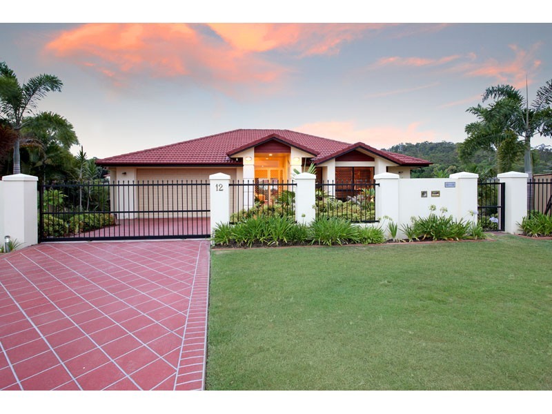 12 Arncliffe Close, Carindale QLD 4152