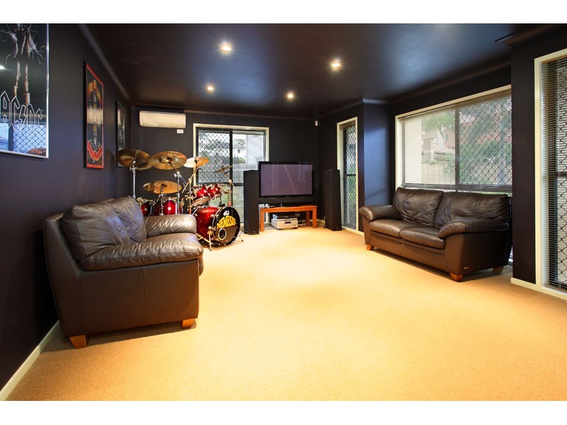 12 Arncliffe Close, Carindale QLD 4152