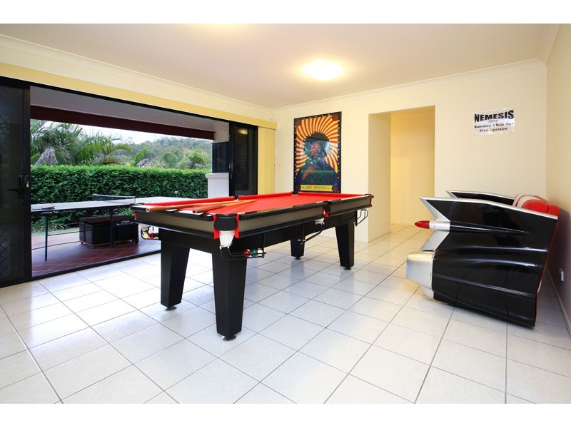 12 Arncliffe Close, Carindale QLD 4152