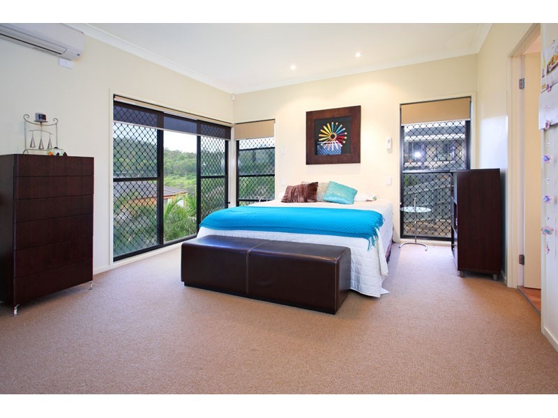 12 Arncliffe Close, Carindale QLD 4152