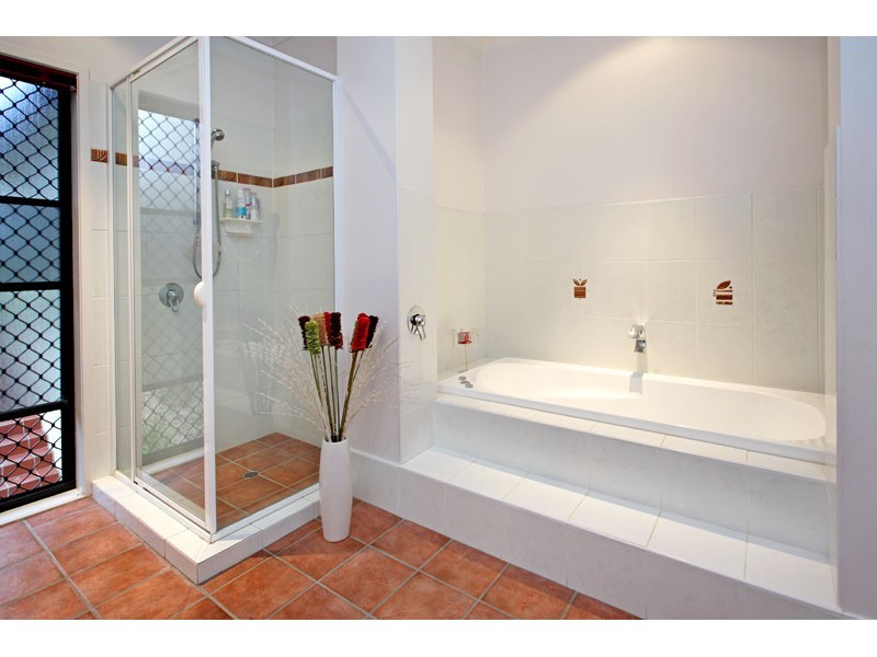 12 Arncliffe Close, Carindale QLD 4152