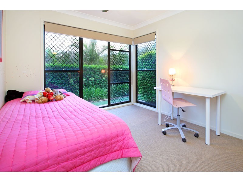 12 Arncliffe Close, Carindale QLD 4152