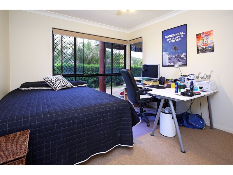 12 Arncliffe Close, Carindale QLD 4152