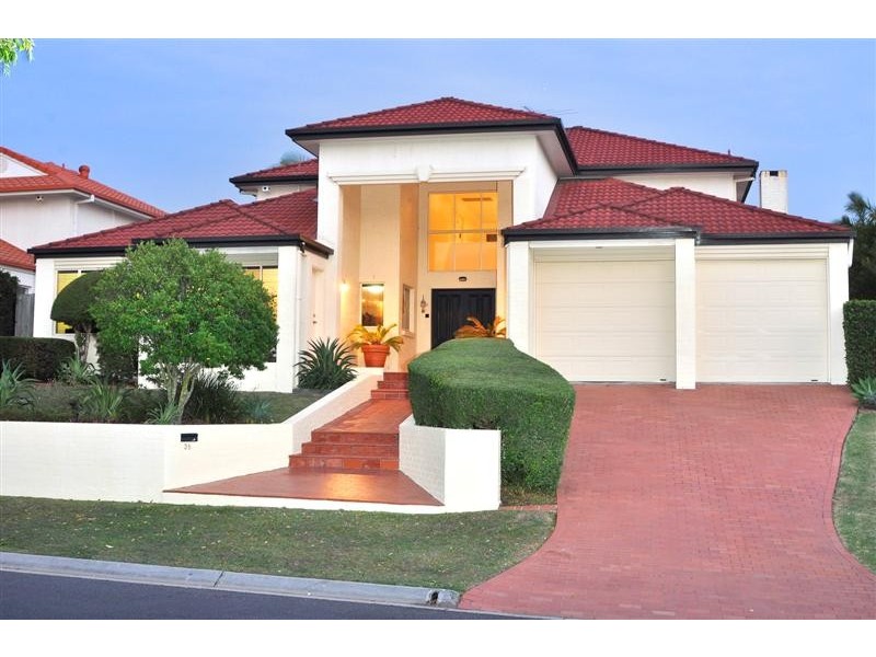 35 Windsor Place, Carindale QLD 4152