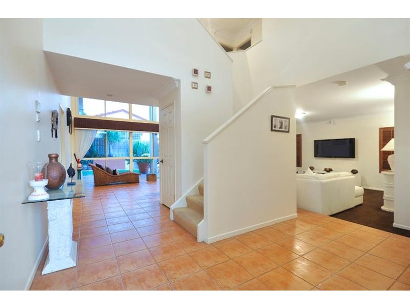 35 Windsor Place, Carindale QLD 4152