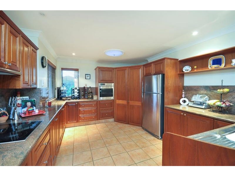 35 Windsor Place, Carindale QLD 4152