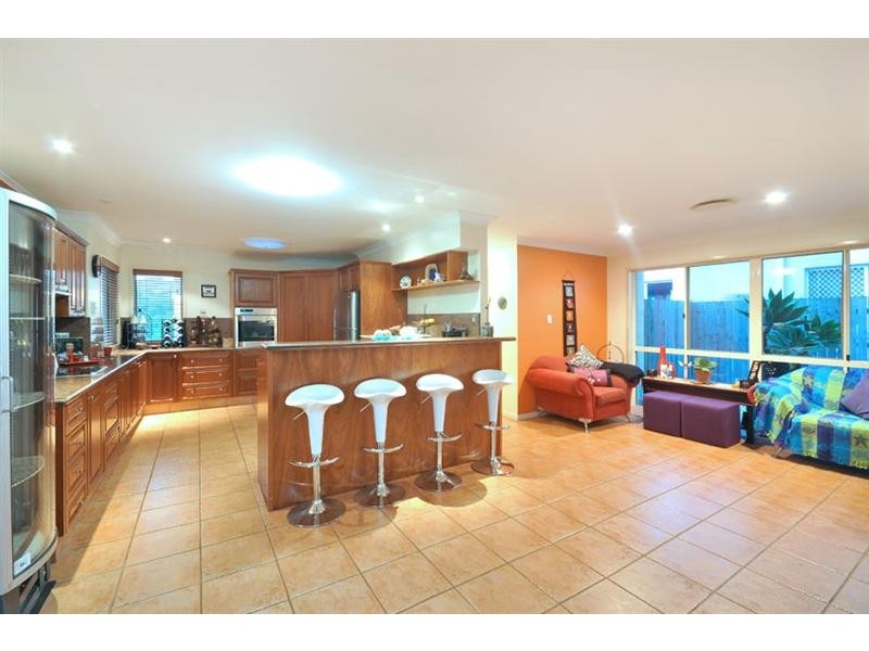 35 Windsor Place, Carindale QLD 4152