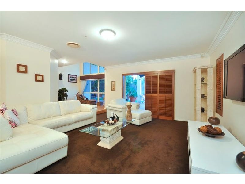 35 Windsor Place, Carindale QLD 4152