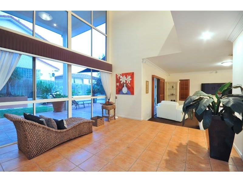 35 Windsor Place, Carindale QLD 4152