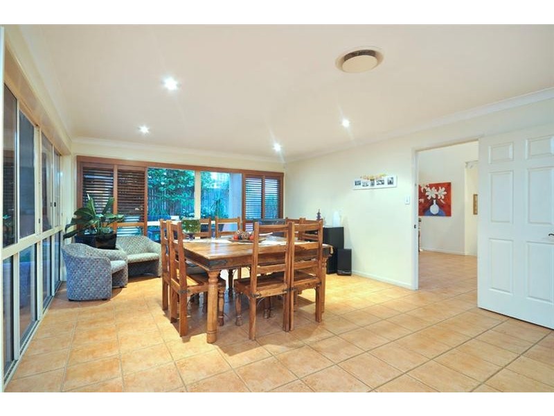 35 Windsor Place, Carindale QLD 4152