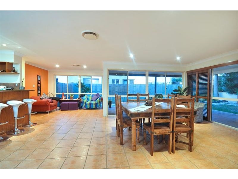 35 Windsor Place, Carindale QLD 4152