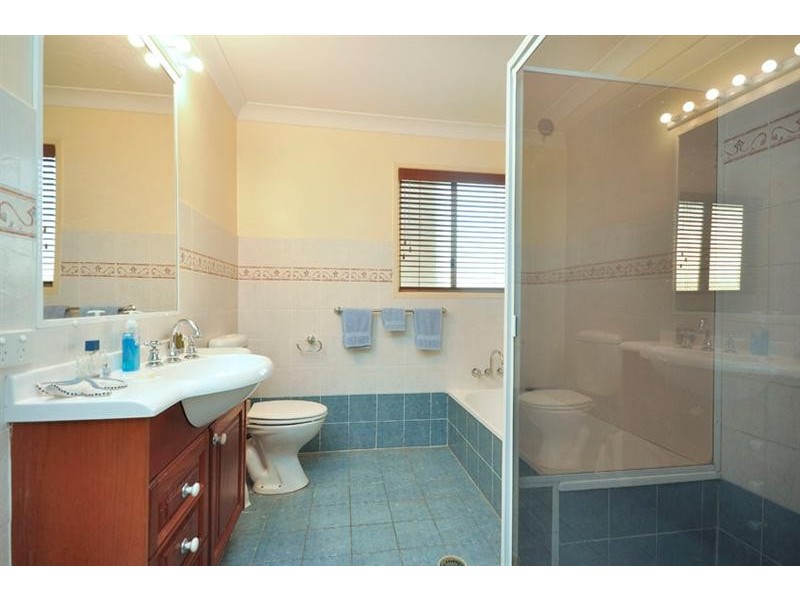 35 Windsor Place, Carindale QLD 4152