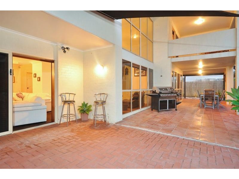 35 Windsor Place, Carindale QLD 4152