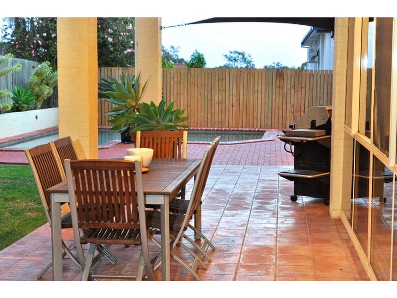 35 Windsor Place, Carindale QLD 4152