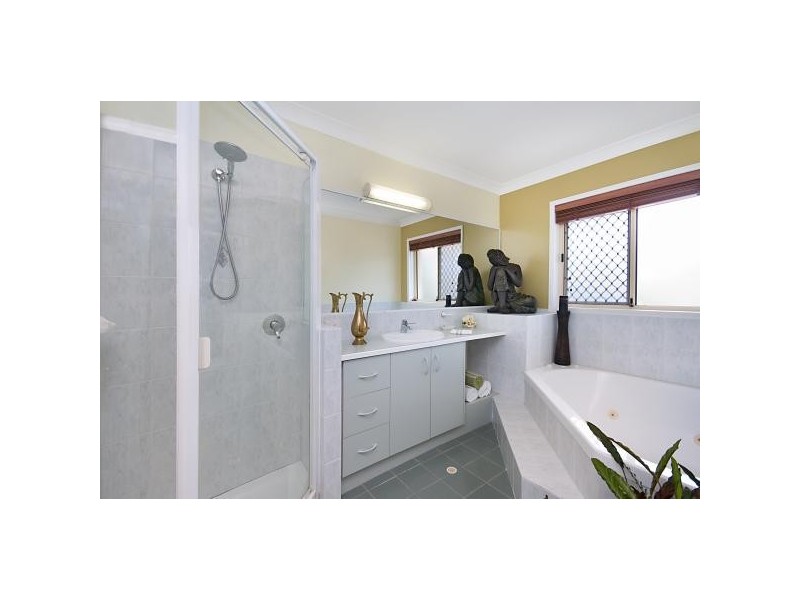 25 Glastonbury Place, Carindale QLD 4152