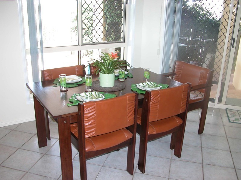 25 Glastonbury Place, Carindale QLD 4152