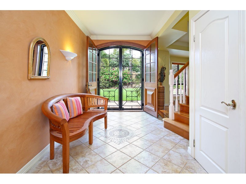 40 St Andrews Crescent, Carindale QLD 4152